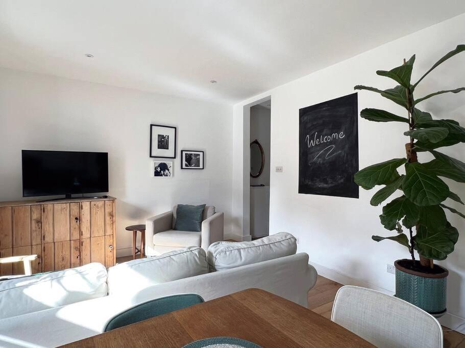 Poets Rest, Free Parking, Ev Socket Fees Apply Walk To Beach Brighton Екстериор снимка