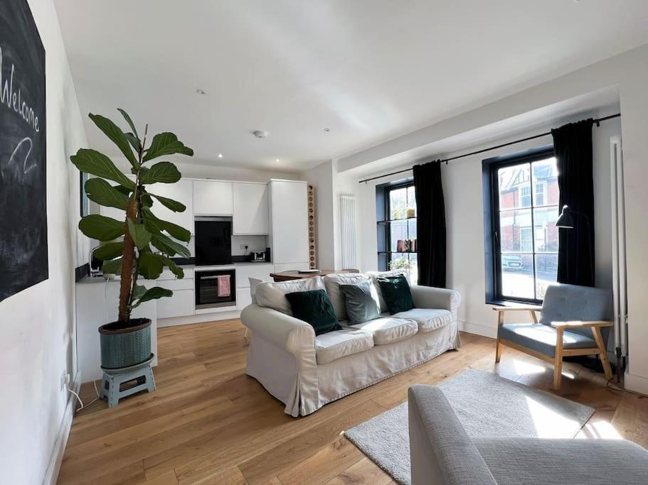 Poets Rest, Free Parking, Ev Socket Fees Apply Walk To Beach Brighton Екстериор снимка